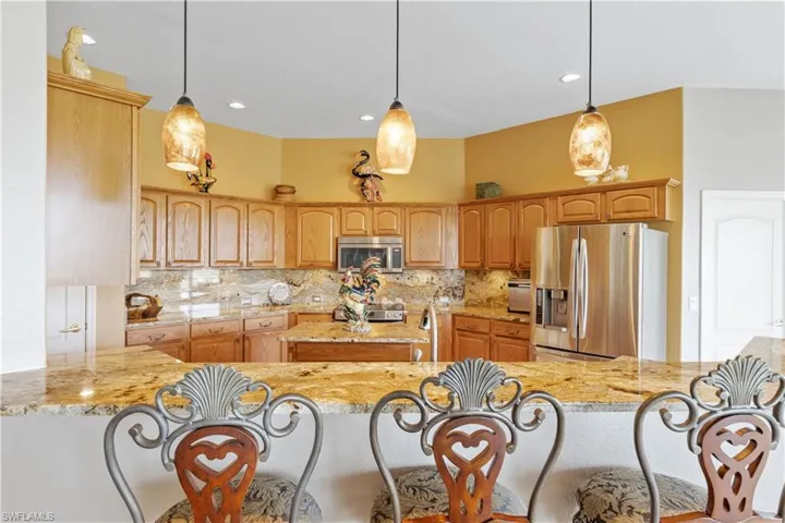 Fully Renovated Kitchen with TONS of cabinets, Kitchen Island, Stainless Steel Appliances, and LEVEL-3 GRANITE Countertops & Full Backsplash