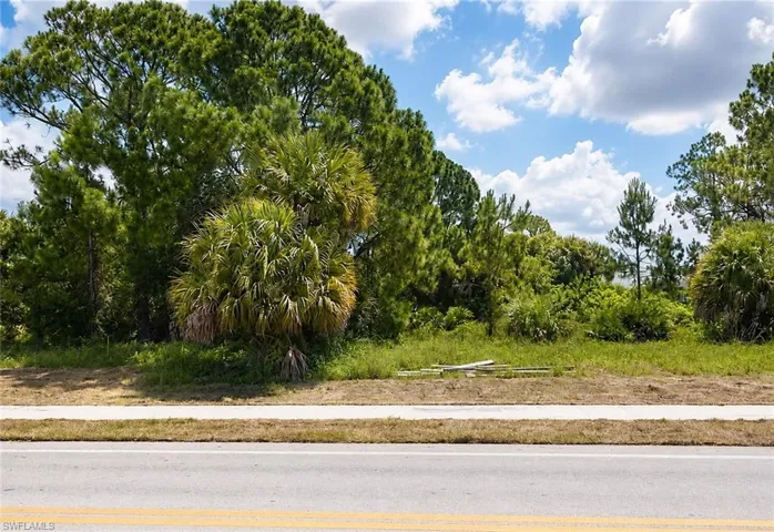 137 Bell Blvd S, Lehigh Acres, Florida 33974