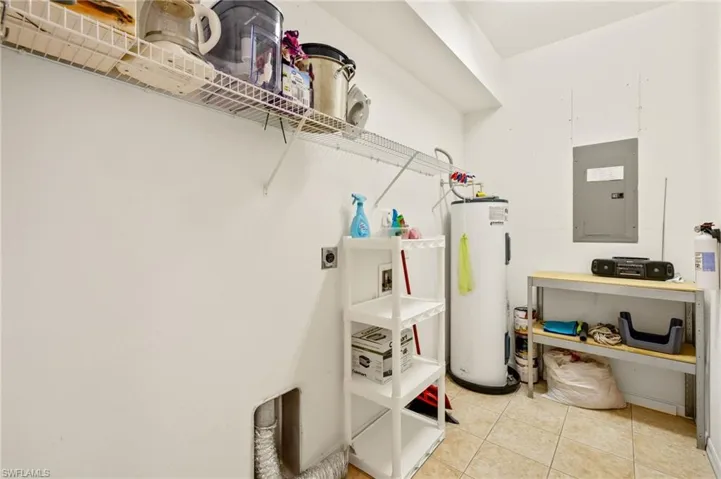 7871  Lake Sawgrass  LOOP, Fort Myers, FL 33907
