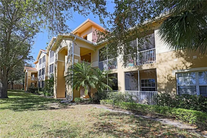 View of apartment building / complex