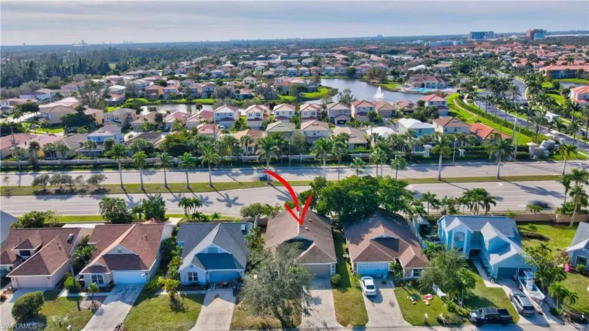 Conveniently located near Gladiolus Rd giving you quick access to shopping amenities, Health Park Hospital, Beach and US41.