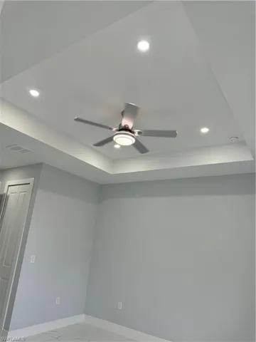 Interior details with ceiling fan