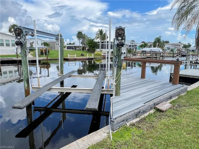 Composite Dock with Lift