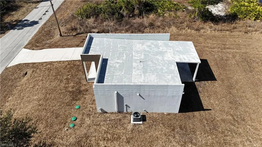 Aerial view of property and surrounding area