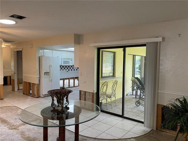 Family Room to Lanai