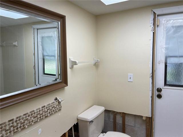 Guest Bath with Access to Lanai