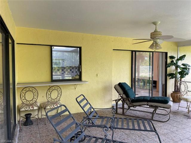 Screened Lanai. Pool Bath Access.
