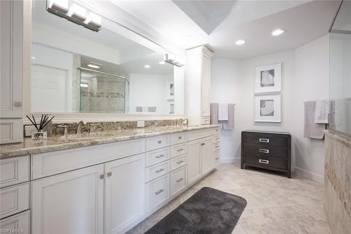 4255  GULF SHORE N BLVD, Naples, FL 34103