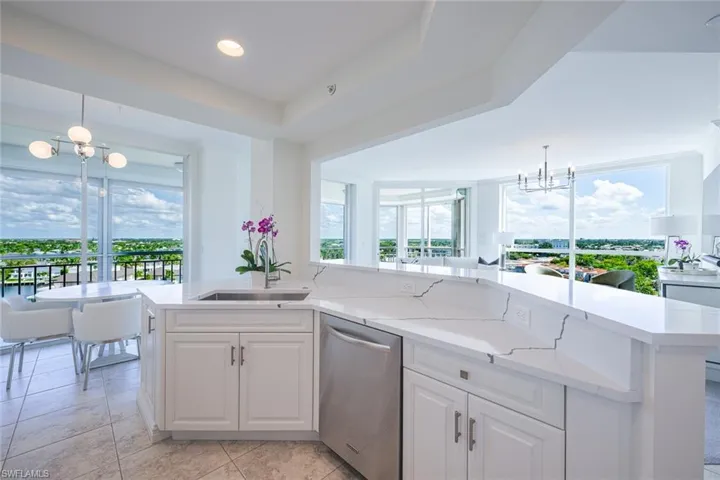 4255  GULF SHORE N BLVD, Naples, FL 34103