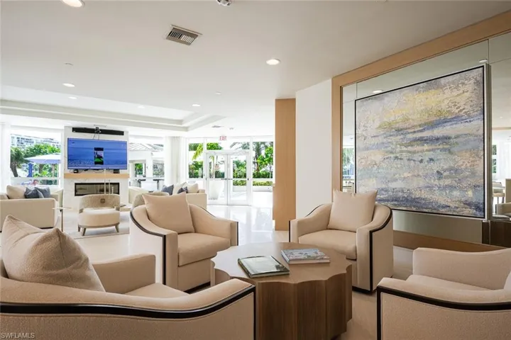 4255  GULF SHORE N BLVD, Naples, FL 34103