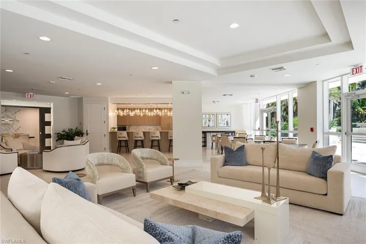 4255  GULF SHORE N BLVD, Naples, FL 34103