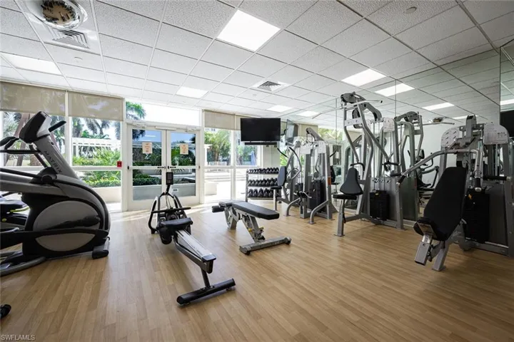 4255  GULF SHORE N BLVD, Naples, FL 34103