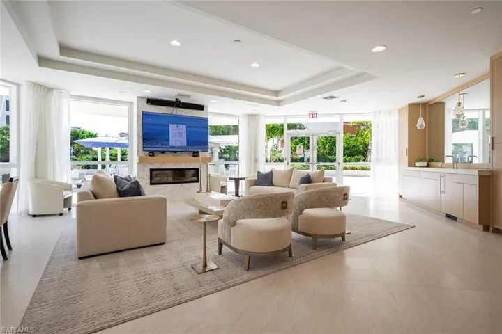 4255  GULF SHORE N BLVD, Naples, FL 34103