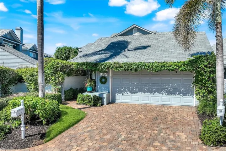 635  Bridgeway  LN, Naples, FL 34108