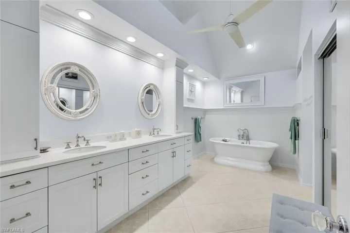 635  Bridgeway  LN, Naples, FL 34108
