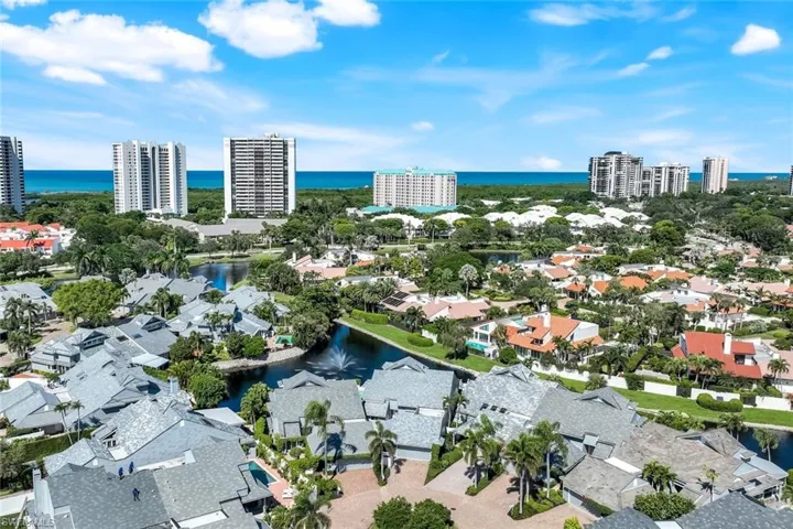 635  Bridgeway  LN, Naples, FL 34108