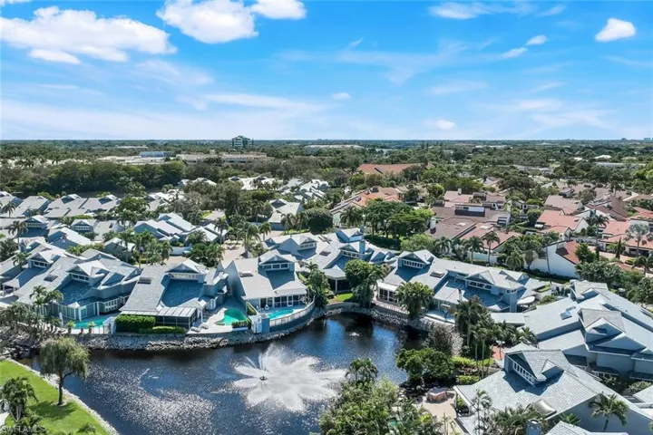 635  Bridgeway  LN, Naples, FL 34108