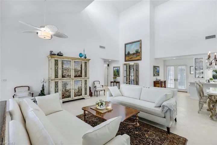 635  Bridgeway  LN, Naples, FL 34108