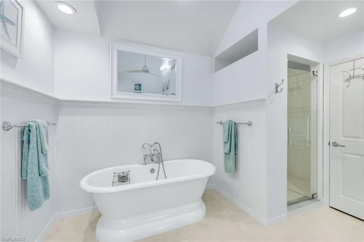 635  Bridgeway  LN, Naples, FL 34108