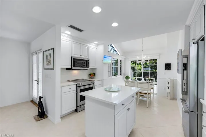 635  Bridgeway  LN, Naples, FL 34108