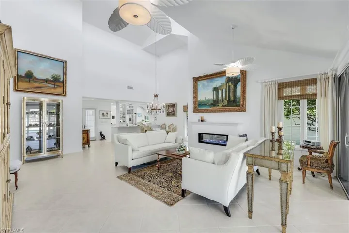 635  Bridgeway  LN, Naples, FL 34108