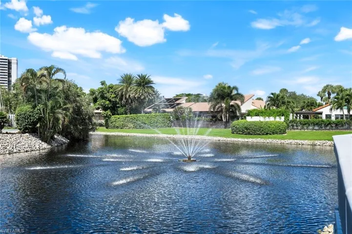 635  Bridgeway  LN, Naples, FL 34108