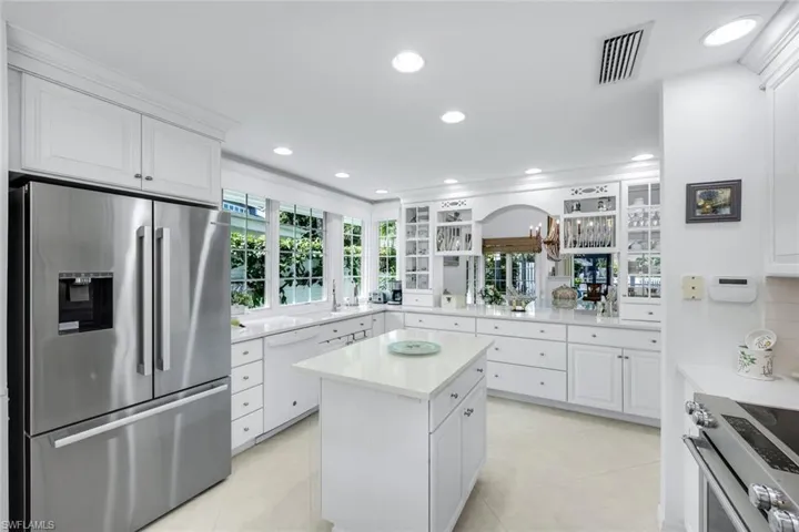 635  Bridgeway  LN, Naples, FL 34108