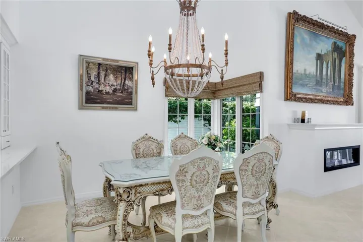 635  Bridgeway  LN, Naples, FL 34108