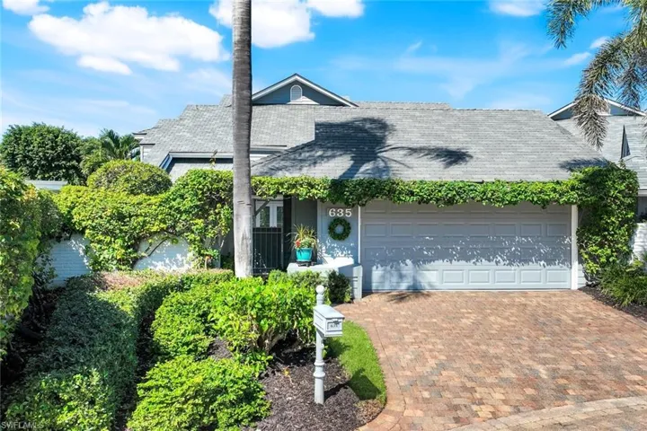 635  Bridgeway  LN, Naples, FL 34108