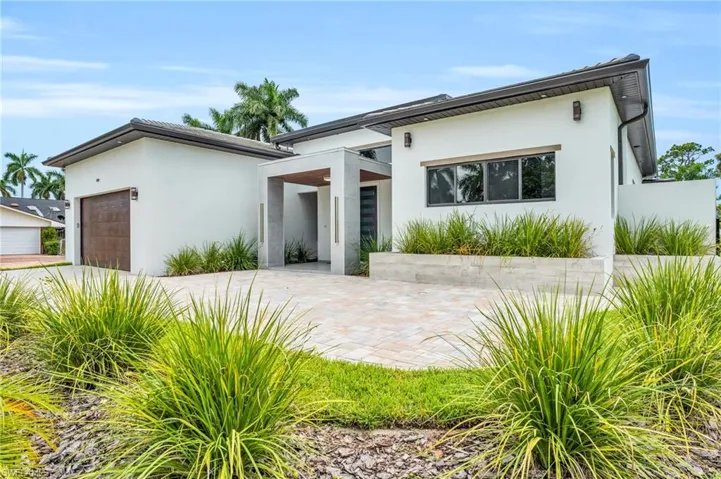 Contemporary house featuring a garage
