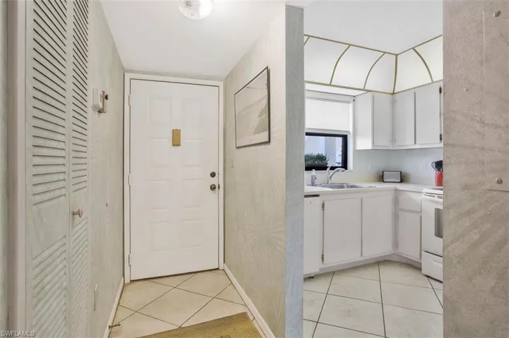 4186 27th CT SW # 102, NAPLES FL 34116