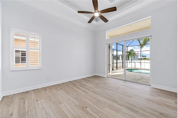 Unfurnished room featuring light hardwood / wood-style flooring, ceiling fan, and ornamental molding