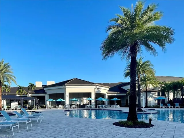 Community pool zero entry design and resistance pool