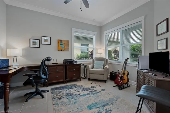 Office space/bedroom Light and bright