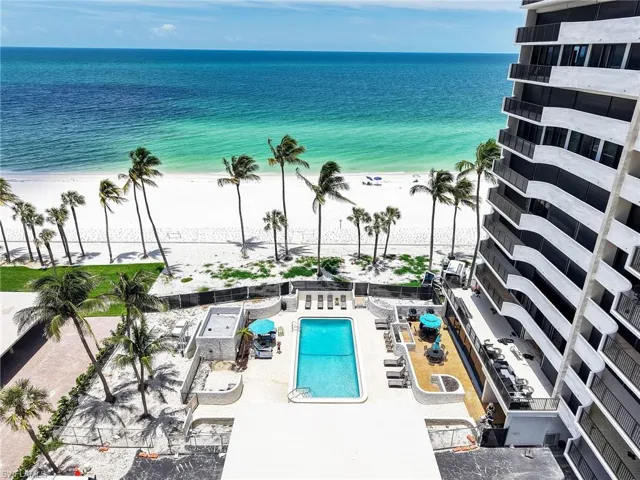 4005  Gulf Shore N BLVD, Naples, FL 34103