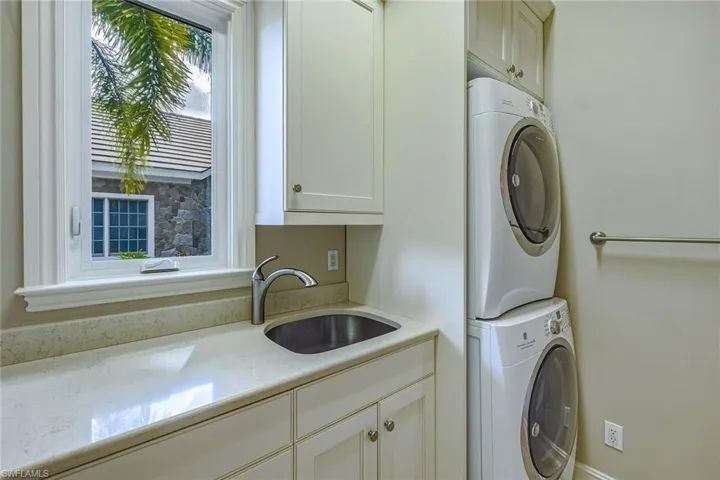 8476 Mallards Pt, Naples, Florida 34114