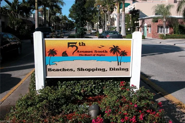 5th Avenue Sign