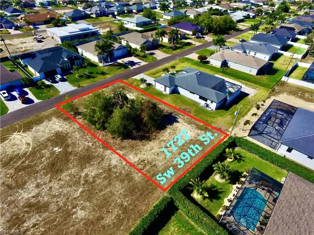 Aerial view of residential area featuring property parcel outlined