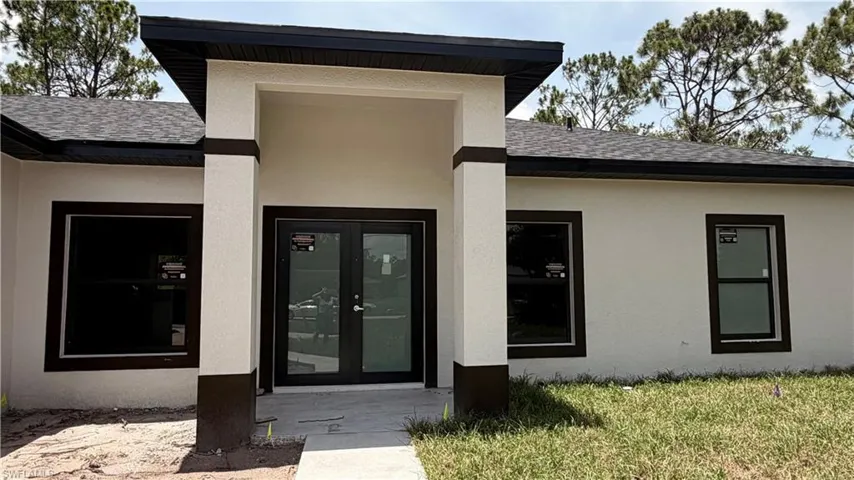5233 44 St, Naples, Florida 34120