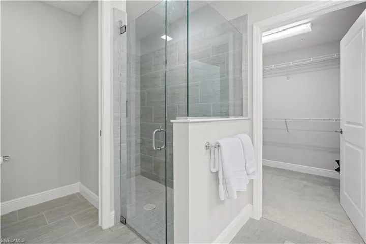 2560  Seychelles  DR, Naples, FL 34112
