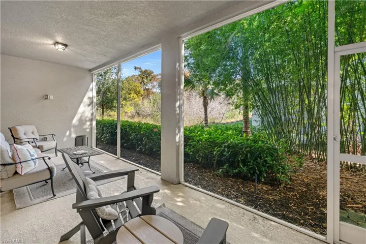 2560  Seychelles  DR, Naples, FL 34112