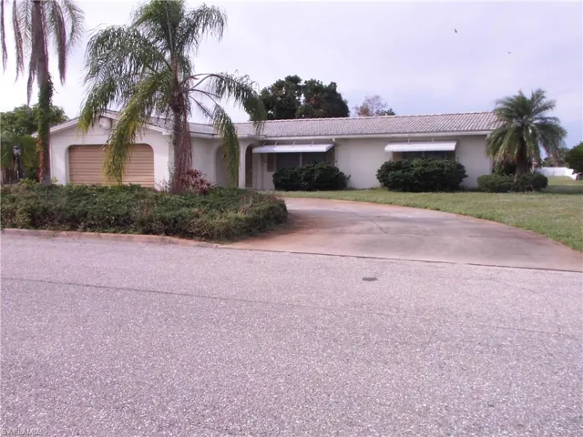 242 S Lake Dr, Lehigh Acres, Florida 33936