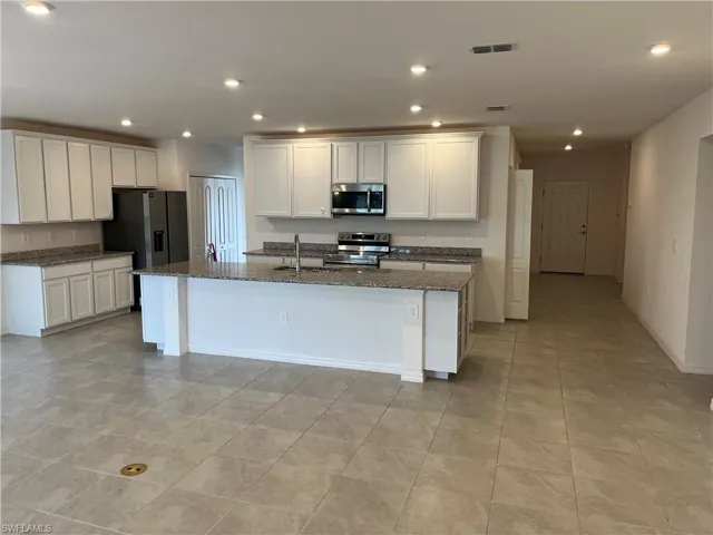 8809  Cascade Price  CIR, North Fort Myers, FL 33917