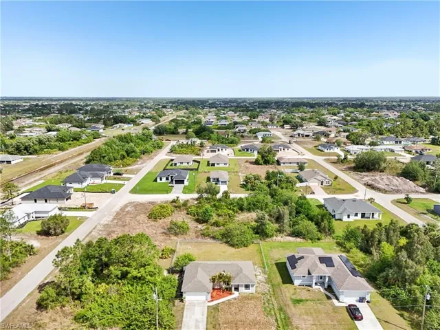 Birds eye view of property featuring a residential view