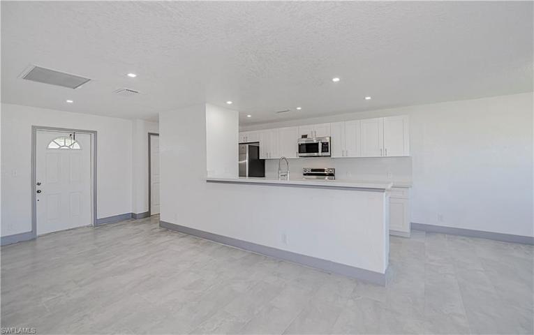 Entry/Living