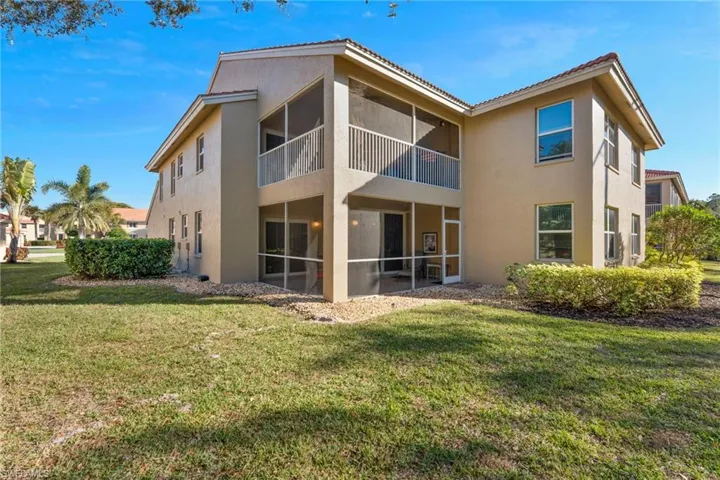 Expanse of Lawn and Landscaped Area beyond Lanai affords Privacy
