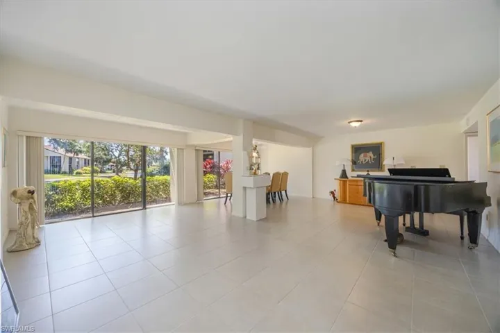 576 Retreat Dr 101, Naples, Florida 34110