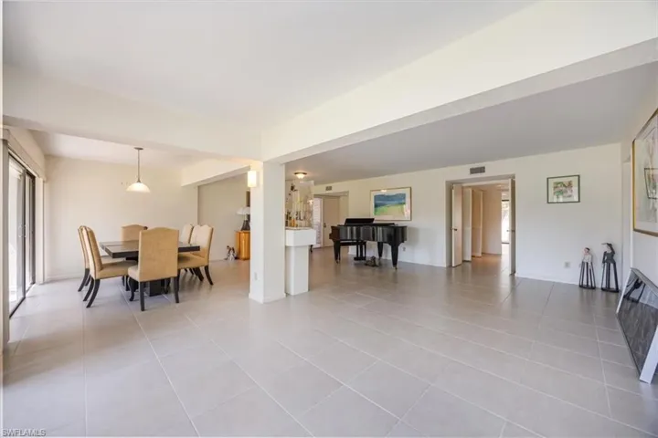 576 Retreat Dr 101, Naples, Florida 34110