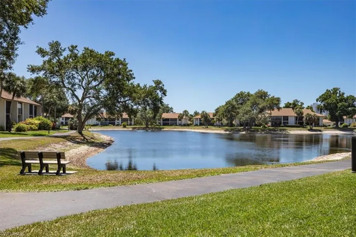 576 Retreat Dr 101, Naples, Florida 34110