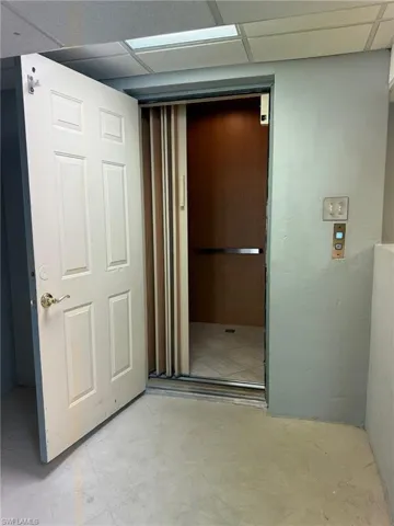 Elevator to all 3 levels